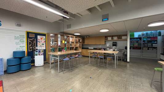 Westridge Elementary School Classroom Standard in Lake Oswego