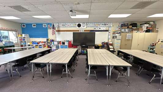 Empresa Elementary School Classroom Standard in Oceanside 3
