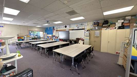 Empresa Elementary School Classroom Standard in Oceanside 4