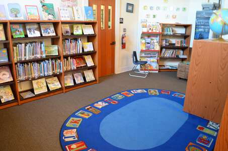 Salvador Magnet Elementary School Library in Napa