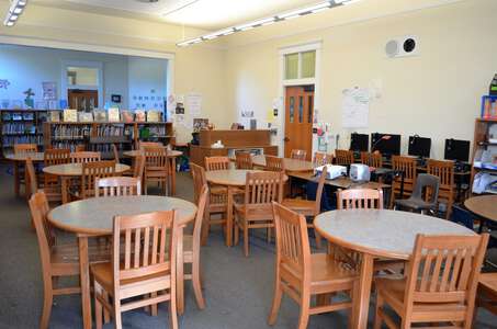 Salvador Magnet Elementary School Library in Napa