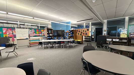Chehalem Elementary School Library in Beaverton 4