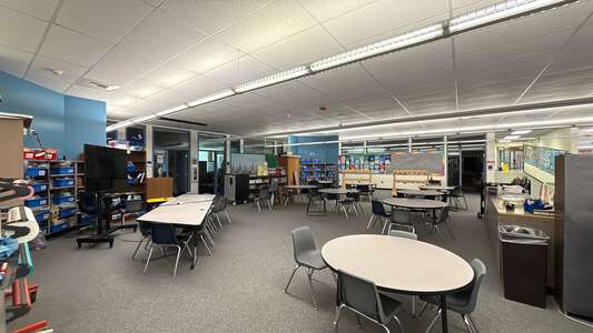 Chehalem Elementary School Library in Beaverton 5