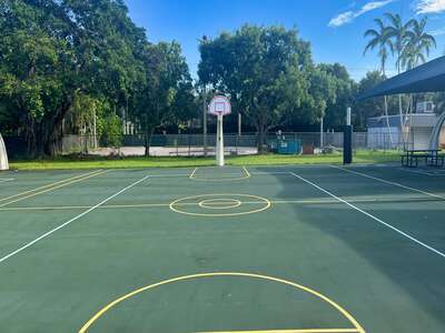Pinecrest Elementary School Outdoor Basketball Courts in Pinecrest