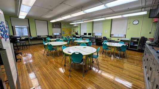 Coonley - John C Coonley Elementary School Meeting Room in Chicago