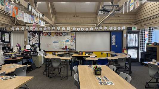 Bonita Canyon Elementary School Classroom Standard in Irvine
