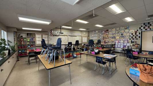 Robert Louis Stevenson Elementary School Classroom Standard in Burbank 3