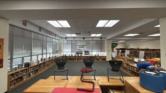 Billingsville-Cotswold Elementary School Media Center in Charlotte 5