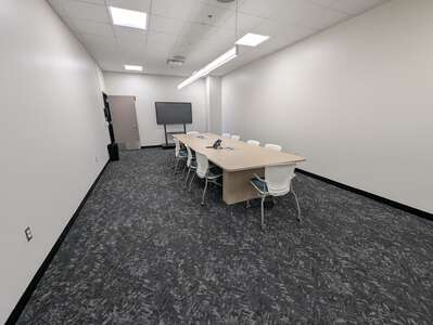 Lexington 200E - Conference Room