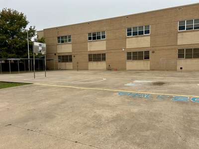 L.L. Hotchkiss Elementary School Outdoor Basketball Courts in Dallas