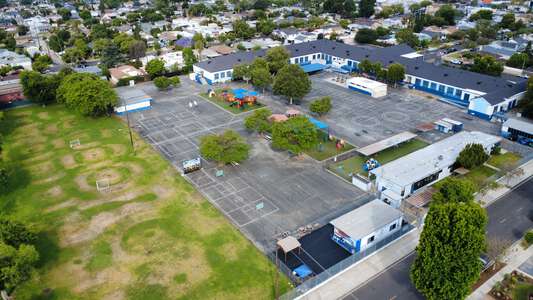 Thomas Edison Elementary School Outdoor Basketball Courts in Burbank 2
