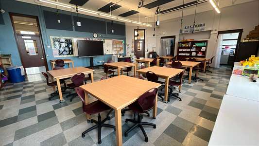 Armour - Phillip D Armour Elementary School Classroom Standard in Chicago
