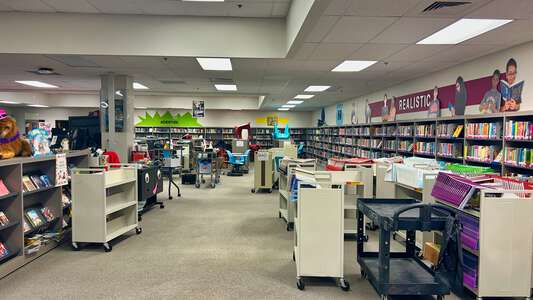 Hull Middle School Media Center in Duluth