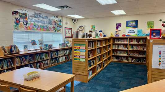 Luella Merrett Elementary School Library in Fort Worth 2