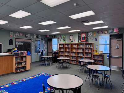 Aviation Elementary School Library in Hawthorne