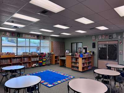 Aviation Elementary School Library in Hawthorne