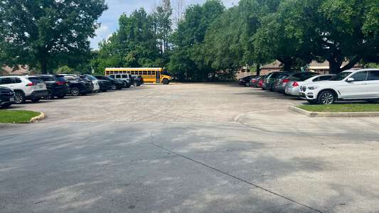 Greenbrier Elementary School Parking Lot - Visitors in Baton Rouge
