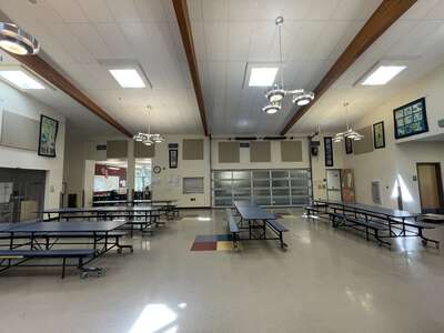 Cedaroak Park Primary School Cafeteria in West Linn