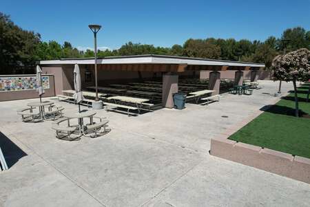 Stonegate Elementary School Outdoor Lunch Area in Irvine