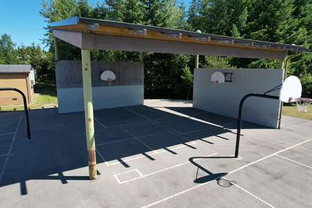 Rosa Parks Elementary School Outdoor Basketball Courts in Redmond