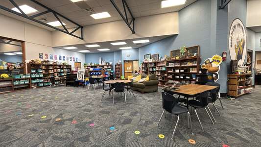 Oakridge Elementary School Media Center in Moore 3