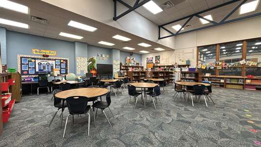 Oakridge Elementary School Media Center in Moore 4