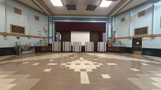 Dever - William E Dever Elementary School Cafeteria in Chicago