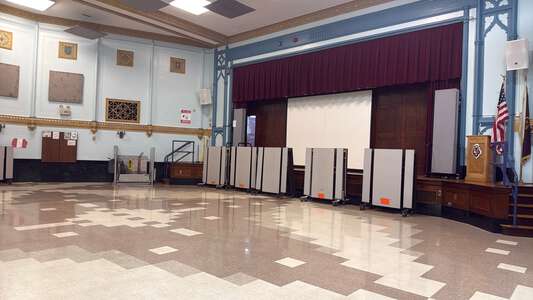 Dever - William E Dever Elementary School Cafeteria in Chicago