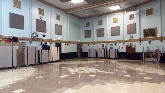 Dever - William E Dever Elementary School Cafeteria in Chicago