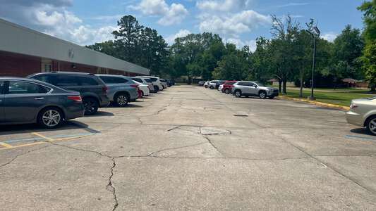 Glen Oaks Park Elementary School Parking Lot in Baton Rouge
