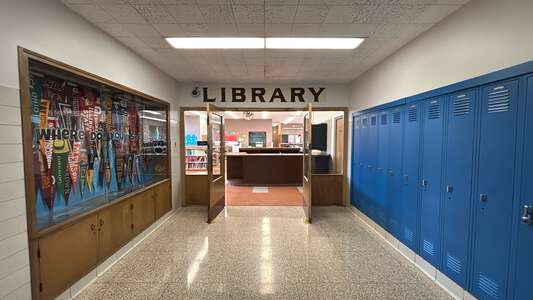 Northwest Middle School Library in Chicago 5
