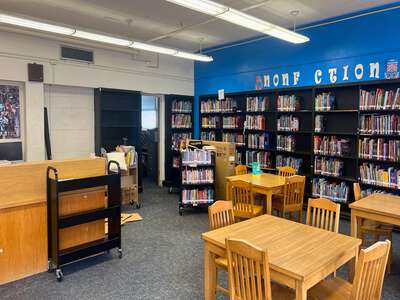 L V Stockard Middle School Library in Dallas 4