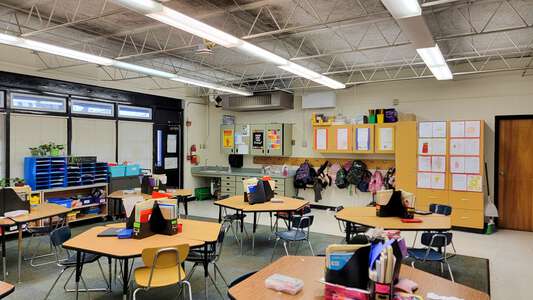 Valle Vista Elementary School Classroom Standard in Albuquerque