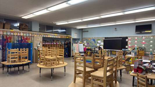 Dulles - John Foster Dulles Elementary School Classroom Standard in Chicago