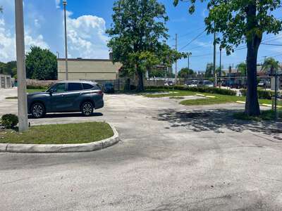 Ojus Elementary School Parking Lot - Back in Miami