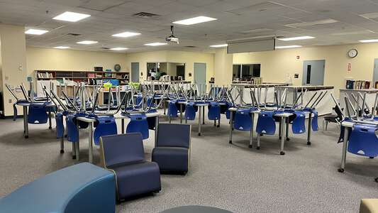 Jacksonville Beach Elementary School Library (3 hr min) in Jacksonville