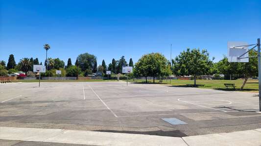 Magnolia Elementary School Outdoor Basketball Courts in Riverside 2