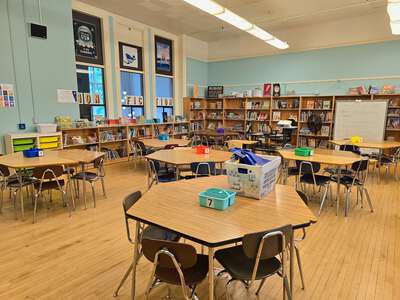 Ainsworth K-5 School Library in Portland