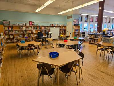 Ainsworth K-5 School Library in Portland