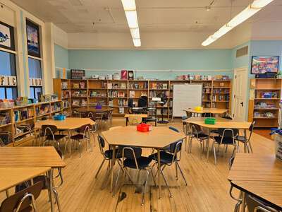 Ainsworth K-5 School Library in Portland