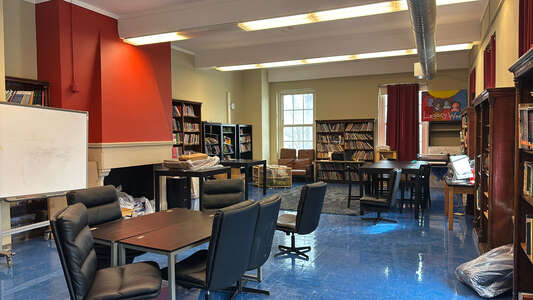 Lawndale Elementary Community Academy Library in Chicago 4