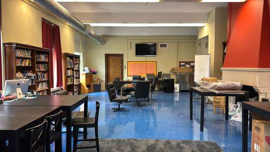 Lawndale Elementary Community Academy Library in Chicago 2