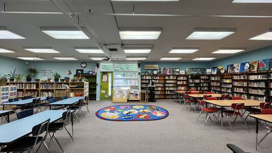 Cascade Locks Elementary School Library in Cascade Locks