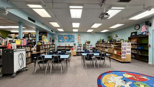 Cascade Locks Elementary School Library in Cascade Locks