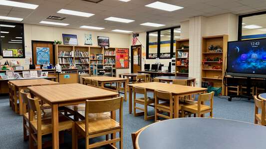 Edward J Briscoe Elementary School Library in Fort Worth
