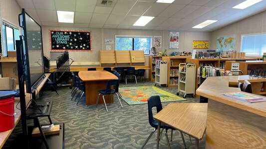 Farmington Elementary School Library in Farmington 2