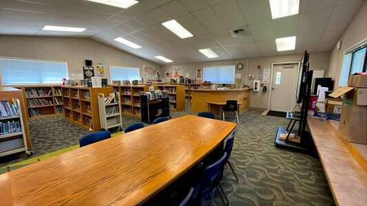 Farmington Elementary School Library in Farmington 3
