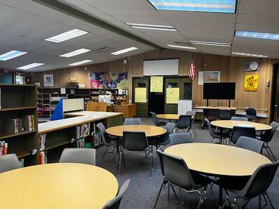 Family School Library in Eugene 3