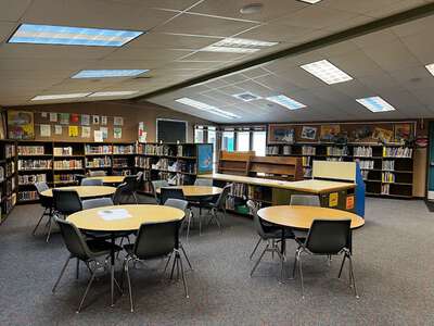Family School Library in Eugene 5
