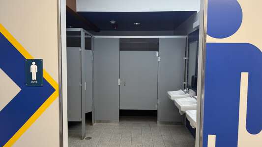 Diegueńo Middle School Locker Room - Boys in Encinitas 5
